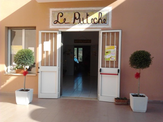 Le Puteche shops in Castiglione